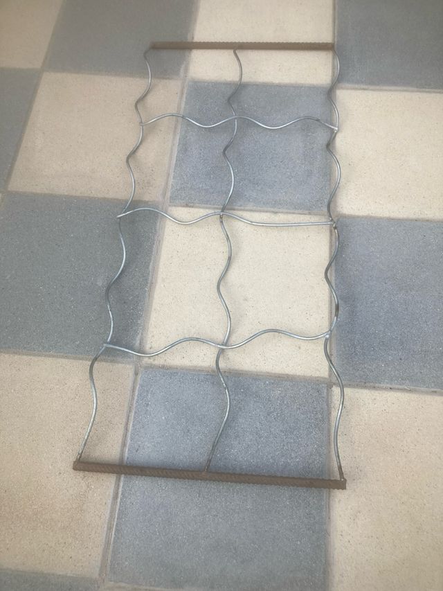 cinco. Tutores de tomates hechos a mano.