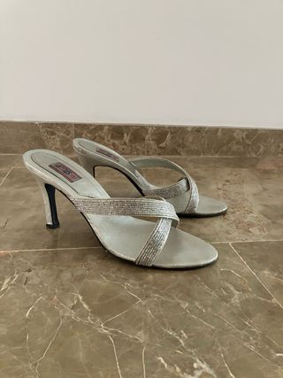 Sandalias plateadas tiras cruzadas