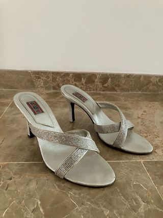 Sandalias plateadas tiras cruzadas