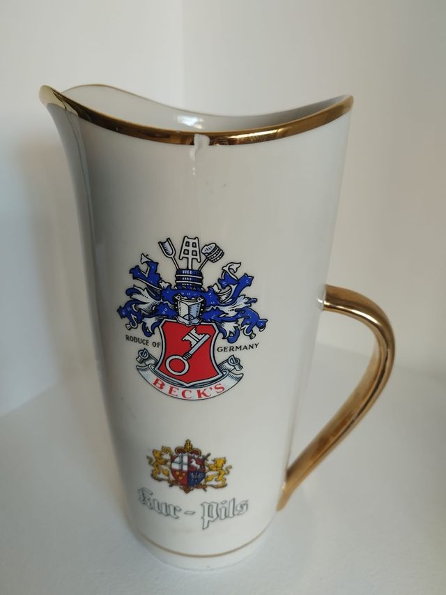 Jarra y vasos cerveza alemana