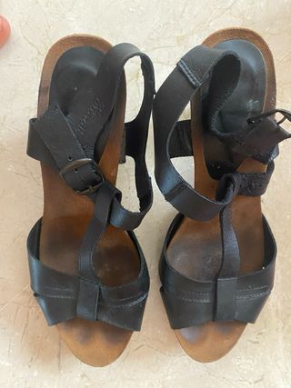 Sandalias tacón negro piel