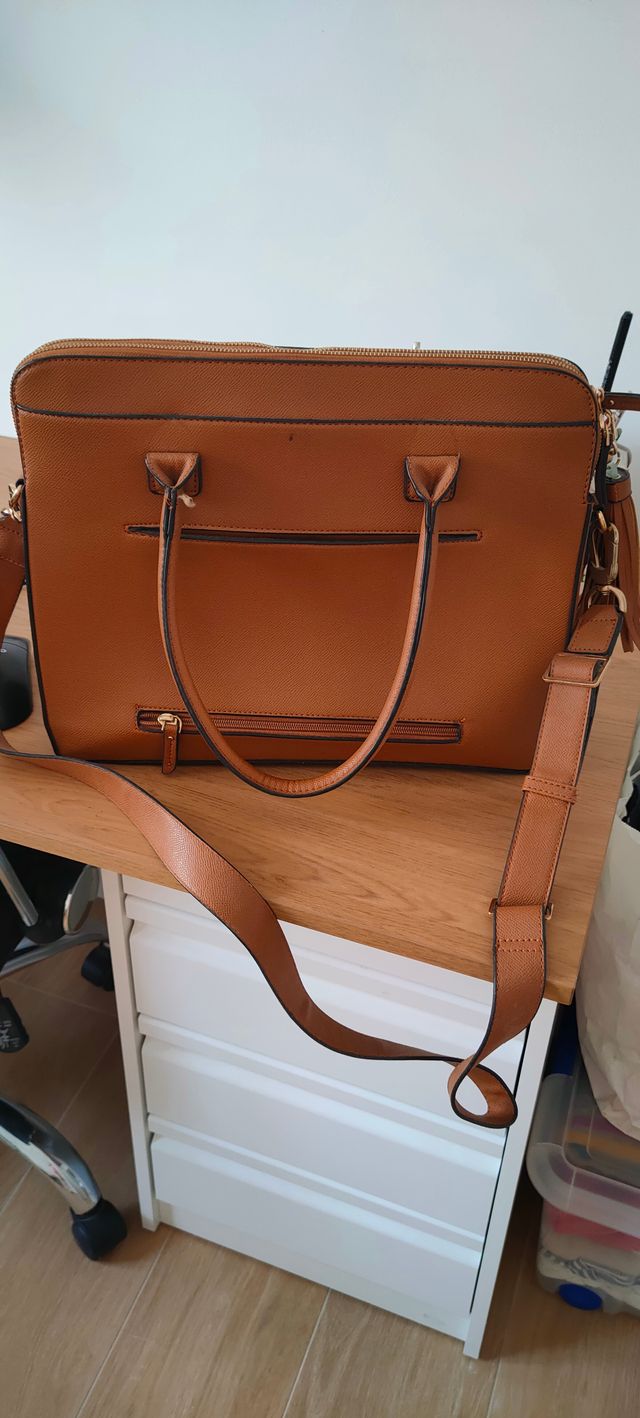 Maletín marrón pc + USB