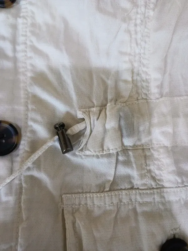 Cazadora Zara blanca estilo safari