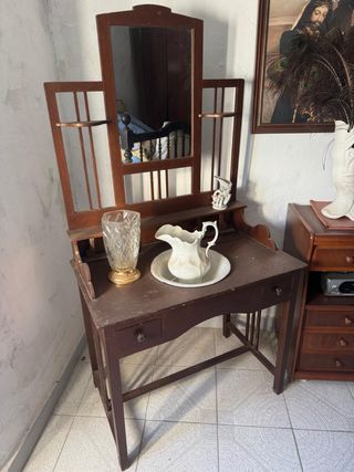 Tocador antiguo de madera