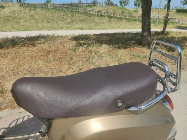 Vespa LX Touring: Scooter clásico