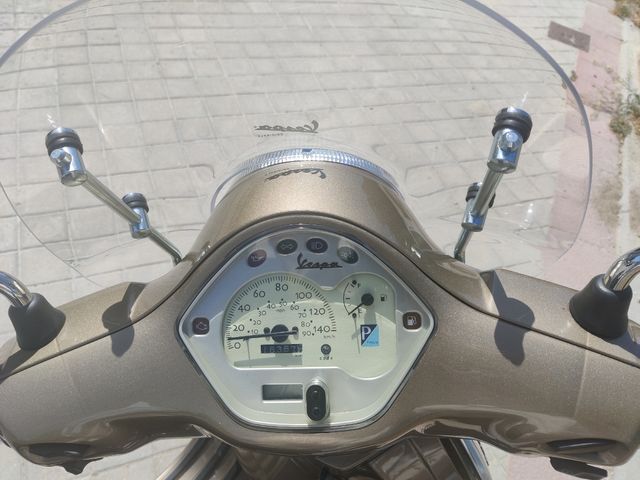 Vespa LX Touring: Scooter clásico