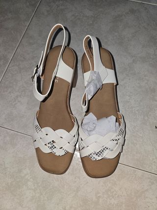 Sandalias blancas mujer tacón bajo