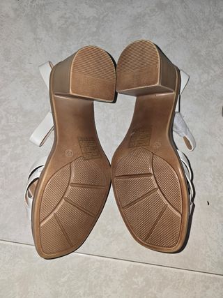 Sandalias blancas mujer tacón bajo