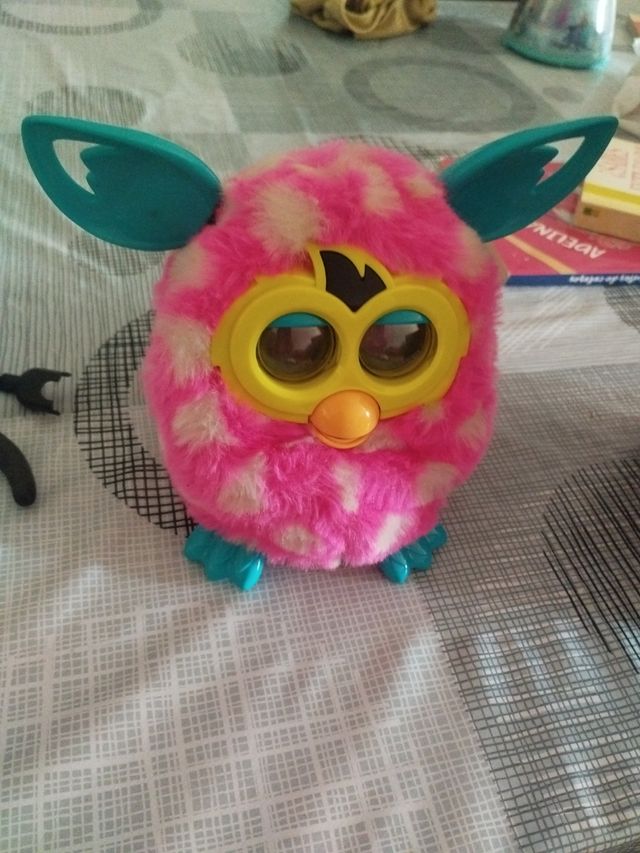 Furby Boom rosa con lunares