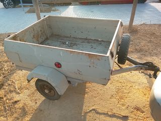 Remolque pequeño antiguo