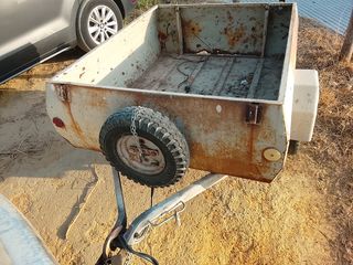 Remolque pequeño antiguo
