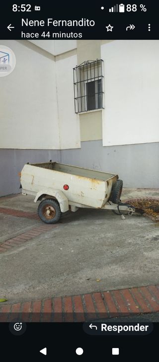 Remolque pequeño antiguo