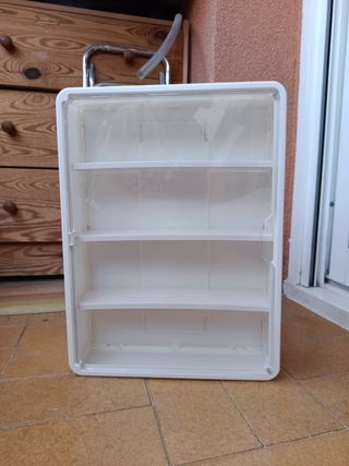 Vitrina de plástico blanca