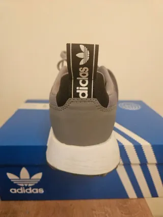Adidas - Zapatillas Grises