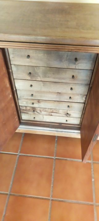 Aparador antiguo estilo colonial