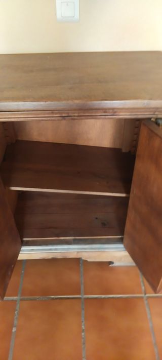 Aparador antiguo estilo colonial