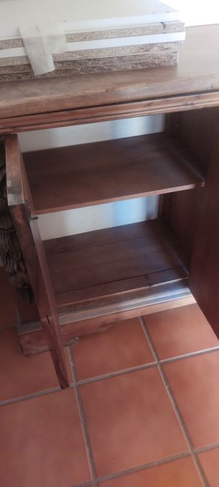 Aparador antiguo estilo colonial