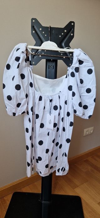 Vestido Stradivarius lunares blanco-negro talla S