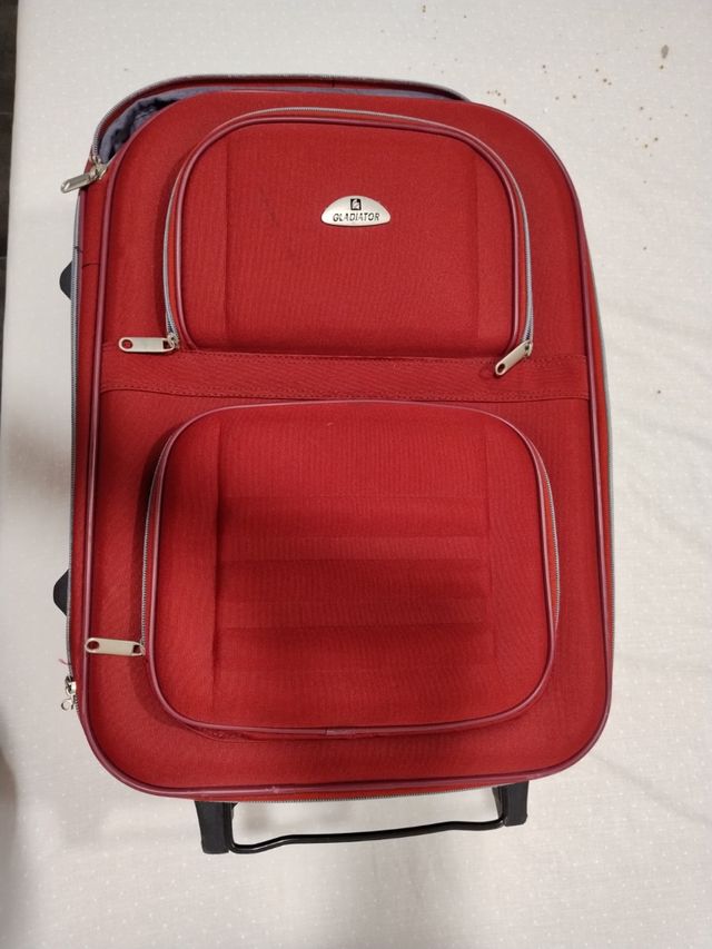 Maleta Gladiator roja - viaje. Roto el asa 