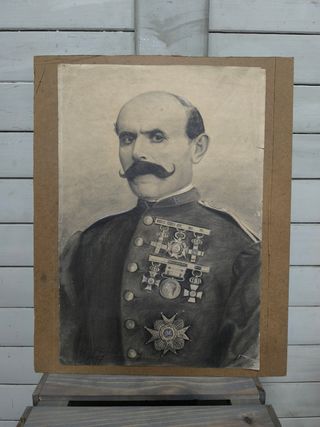 Retrato a lápiz: Oficial con medallas. Antiguo.