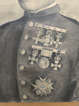 Retrato a lápiz: Oficial con medallas. Antiguo.