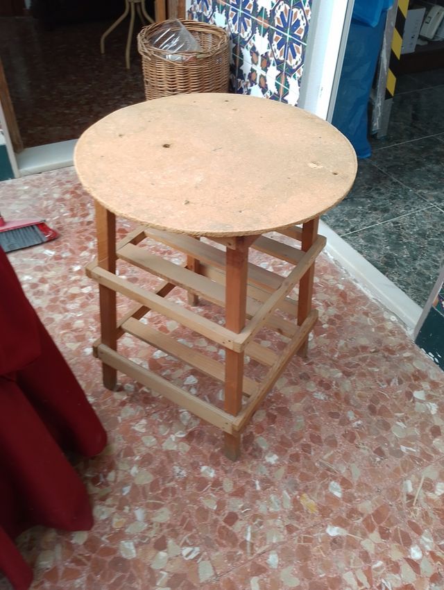 Mesitas vintage rojas con cristal