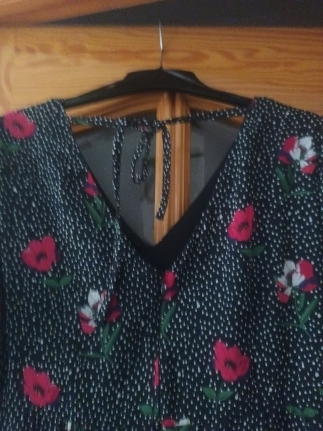 Vestido flores rojo-negro- lunares blancos pequeño