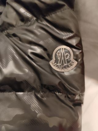 Plumifero Moncler negro camuflaje