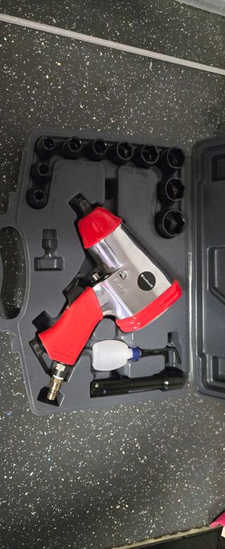 Pistola neumática Einhell + juego de llaves