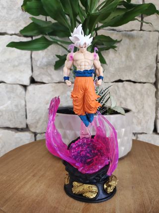Goku Ultra Instinto Figura