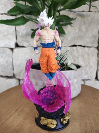 Goku Ultra Instinto Figura
