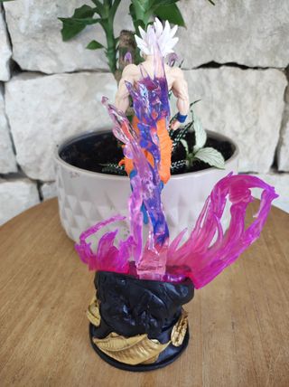 Goku Ultra Instinto Figura