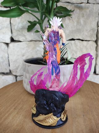 Goku Ultra Instinto Figura