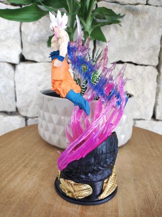 Goku Ultra Instinto Figura