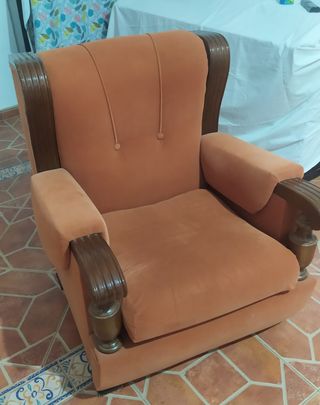 Sillón color caldera de madera y tela