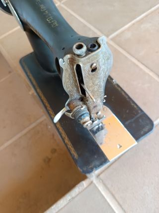 Máquina coser Alfa antigua