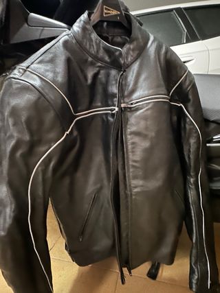 Chaqueta moto cuero negra. Talla L