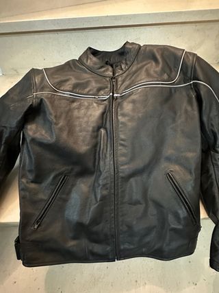 Chaqueta moto cuero negra. Talla L