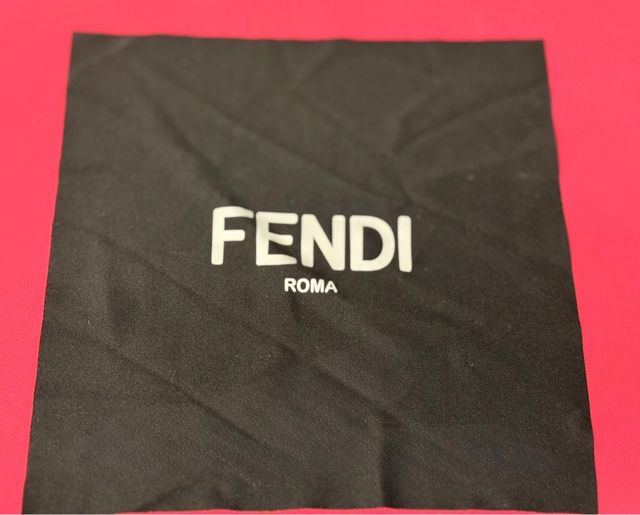 Funda gafas + caja FENDI (original).