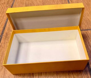 Funda gafas + caja FENDI (original).