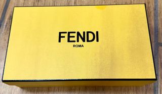 Funda gafas + caja FENDI (original).