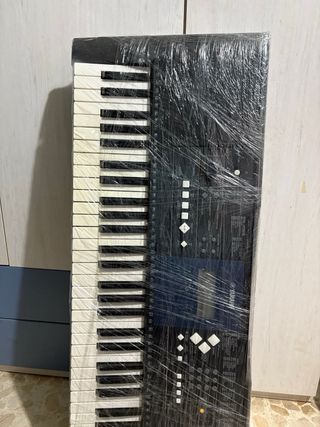 Yamaha PSR-E453: Piano Electrico