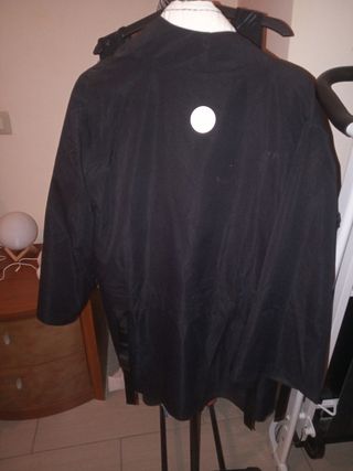 Kimono nero con caratteri bianchi