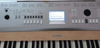  Yamaha DGX-620 Piano Digital