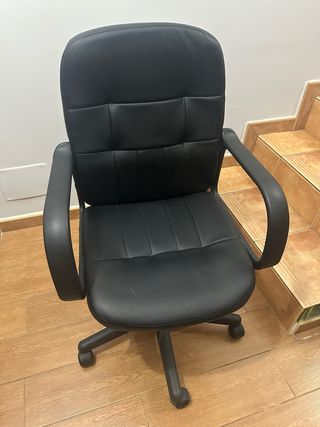 Silla oficina giratoria negra