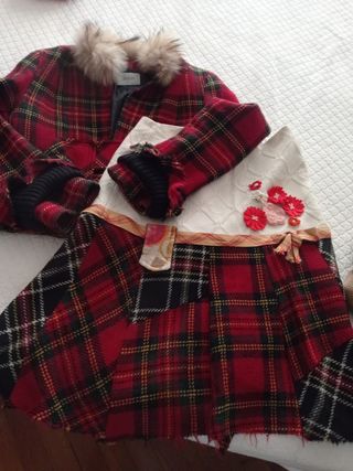 Original traje de chaqueta y falda cuadros