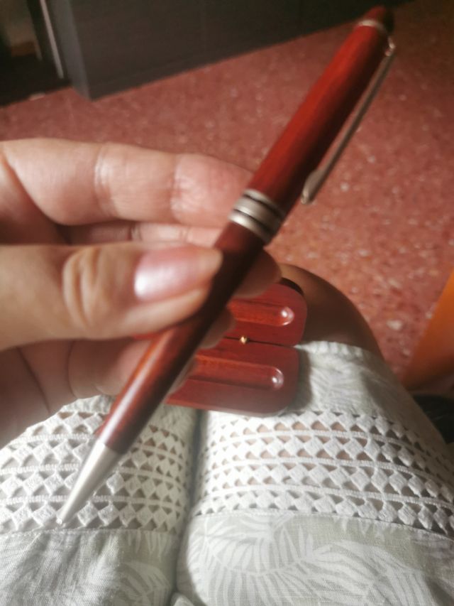 Bolígrafo madera estuche