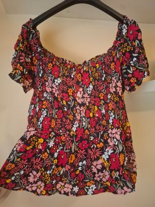 Blusa floral - roja y multicolor