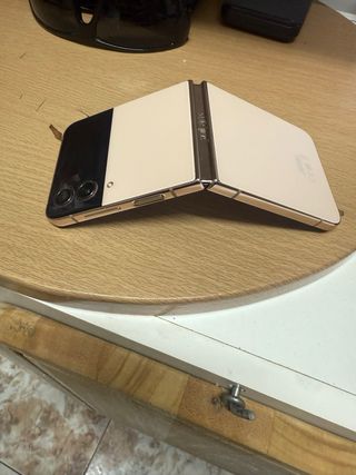 Samsung Galaxy Flip 4 - 128GB