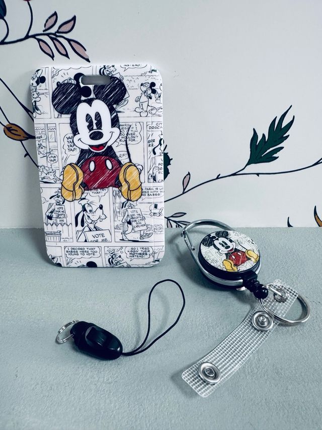 Carcasa Mickey + Llavero Retráctil